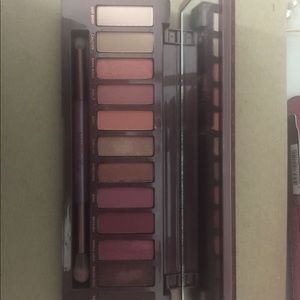 Urban Decay Naked cherry eyeshadow palette